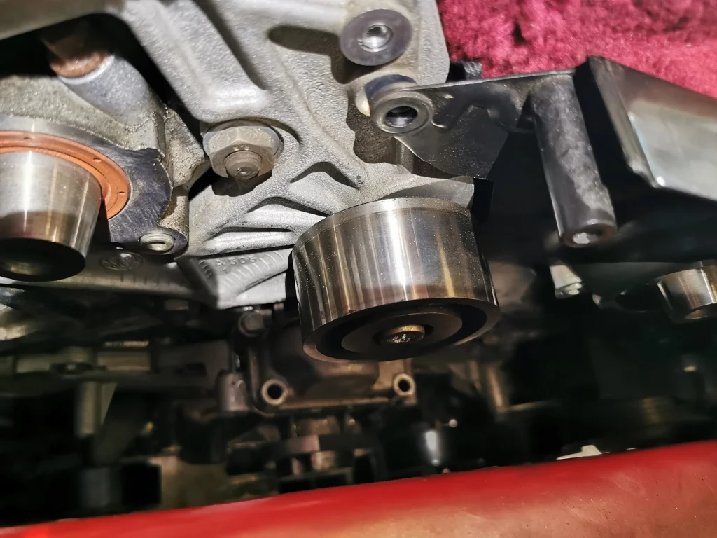 Alfa Romeo V6 belt idler change