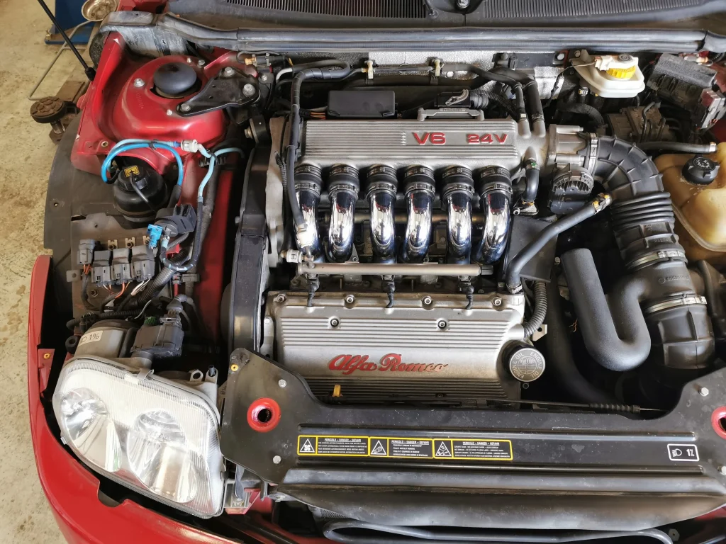 Alfa Romeo V6 checking cam belt condition